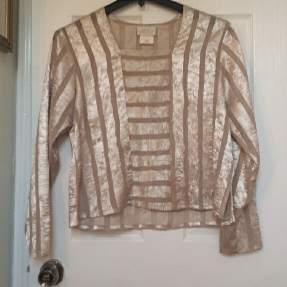 A Linda Lundstrom long sleeve beige top size 10.